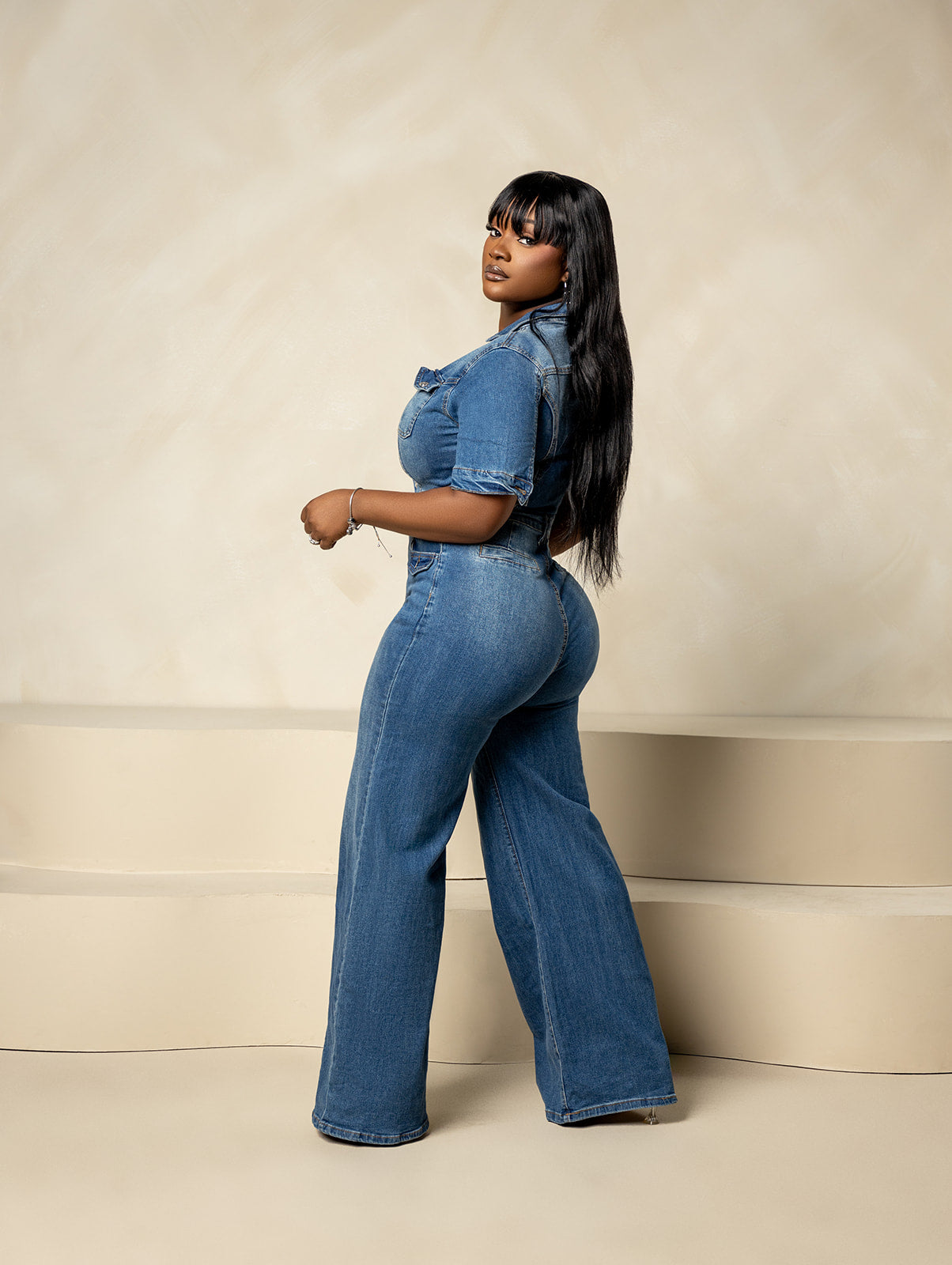 Curve-Hugging Denim Jumpsuit – Effortless Chic & Comfort