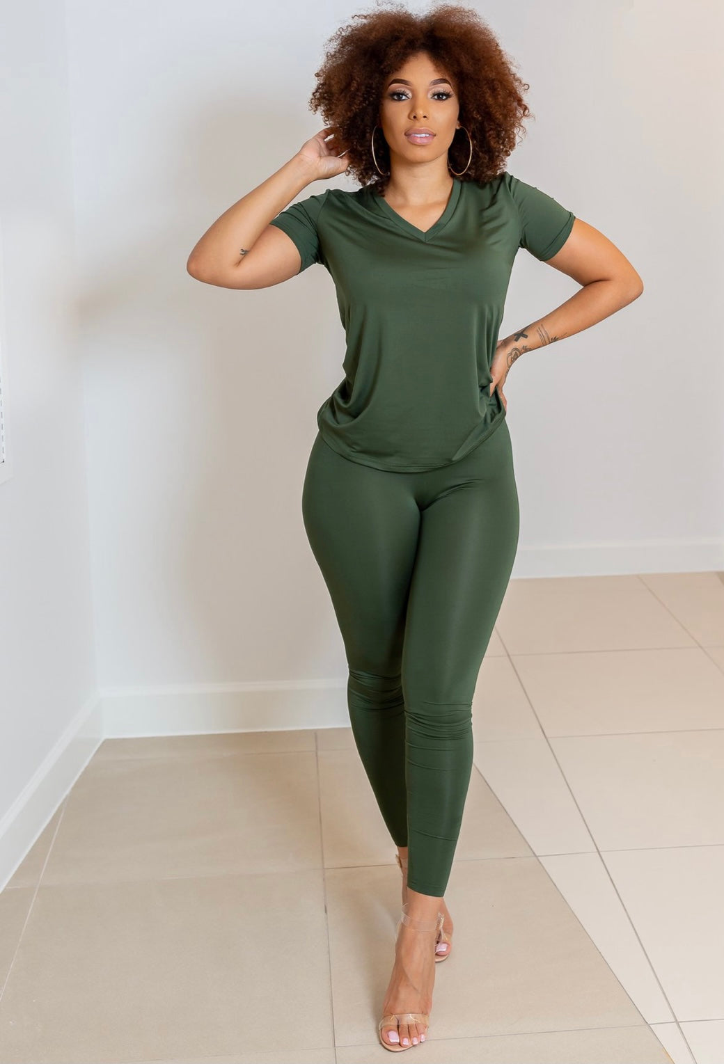 THE MUST HAVE LEGGINGS (V-NECK OLIVE) - Tammie's Kollection