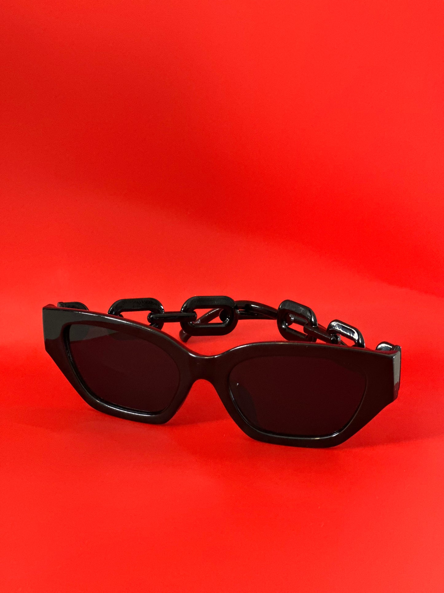 OLIA SUNGLASSES (BLACK)